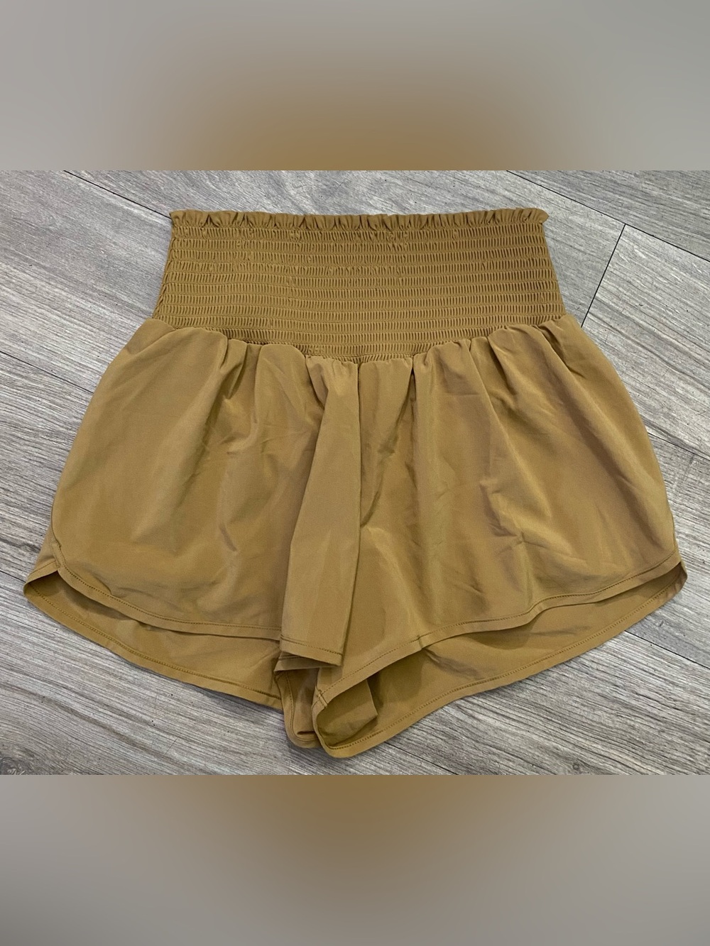 OFFLINE by Aerie Flowy Athletic Shorts in Camel Brown
